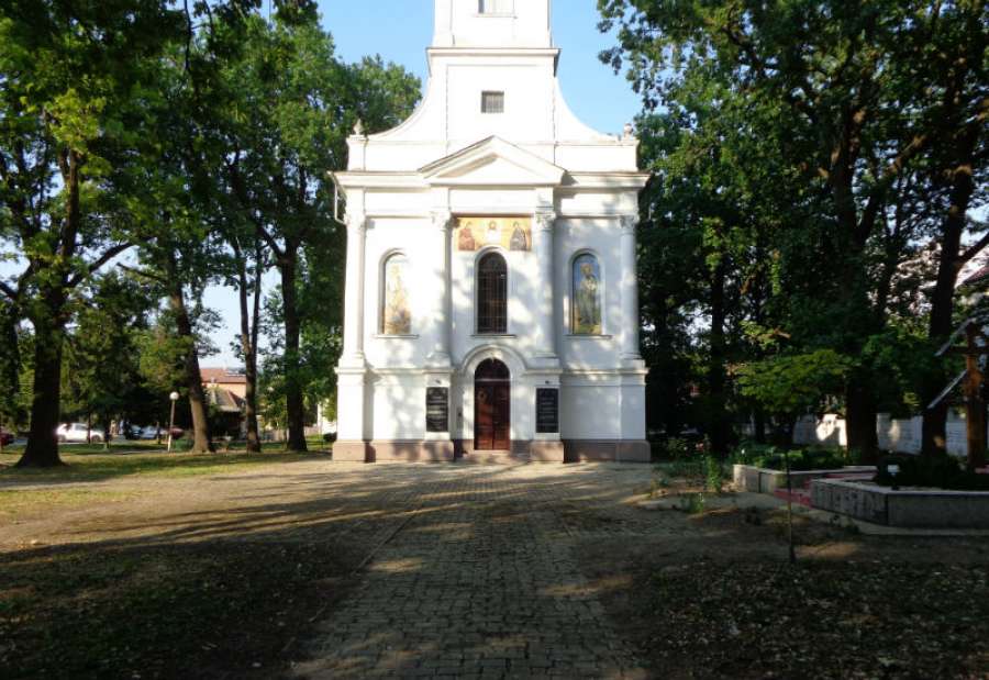 Rumunska pravoslavna crkva i spomenik